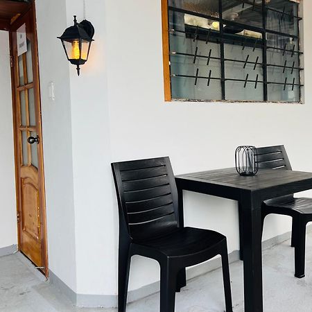 Tiny Apartment In The City Rooftop Terrace Banos  Exterior photo